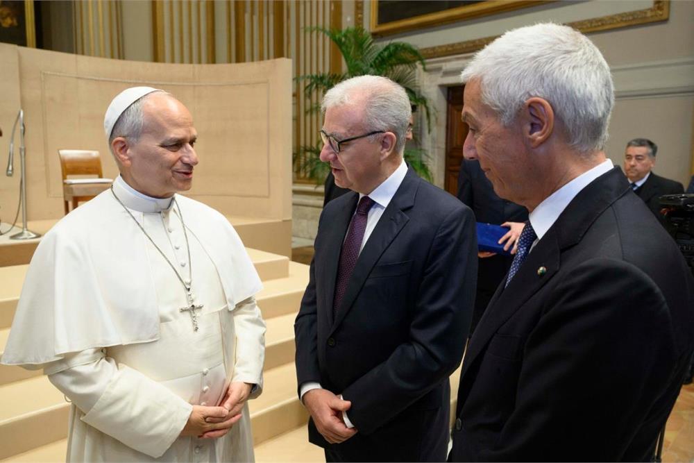 Leone XIV spegne le polemiche su una udienza controversa. Ai servizi un monito: sì alla cooperazione, no al dossieraggio