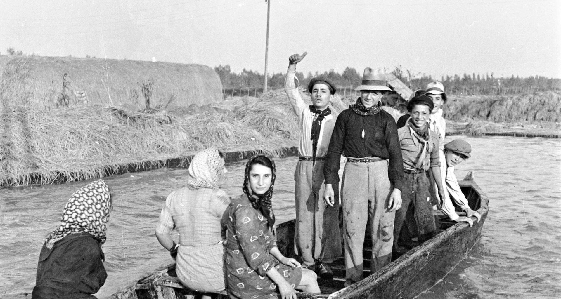 Mondine, braccianti, bottegai negli scatti di Giuseppe Pezzini, il fotografo ambulante della Bassa - la Repubblica