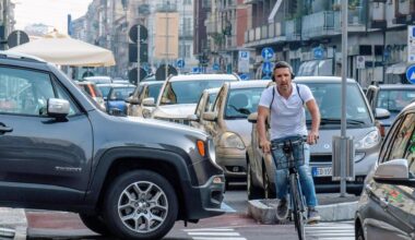 Torino, petizione dei ciclisti "Pratica di bici nelle scuole guida"