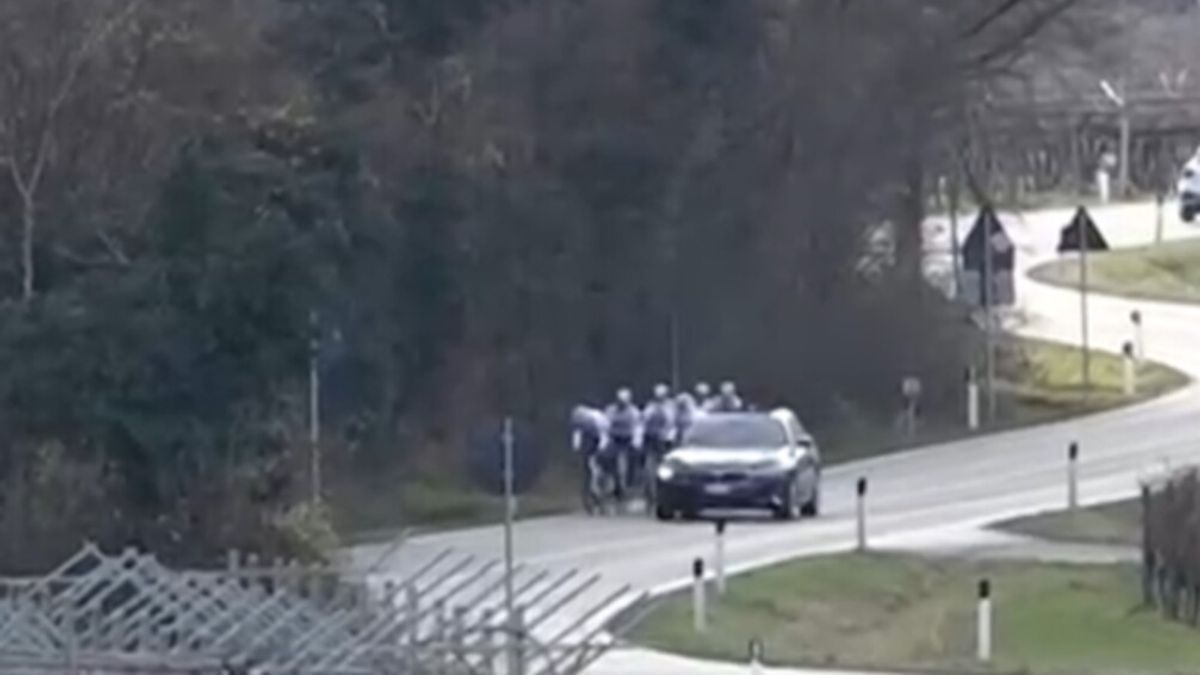 Spari a salve da auto in corsa sui ciclisti della squadra di Petacchi