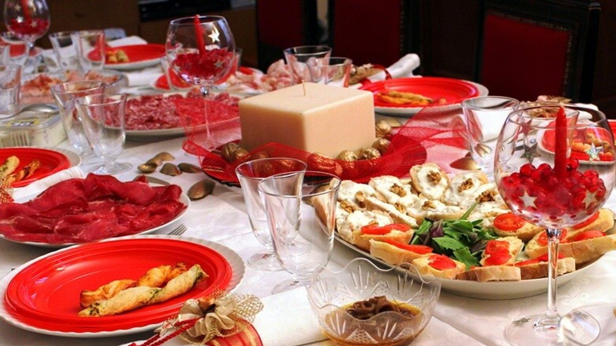 Cenone di Capodanno, la festa vale 2 miliardi: budget in calo