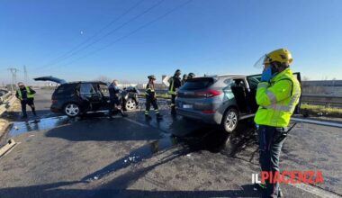 Frontale in tangenziale, due feriti: uno è grave