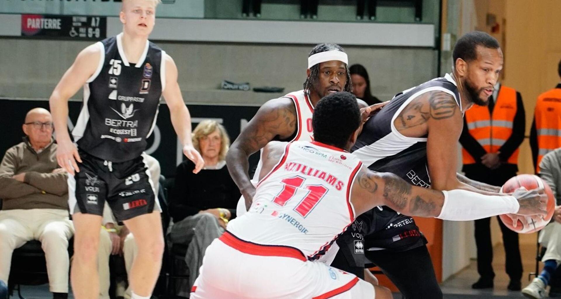 Basket serie A, Bertram Tortona sconfigge Reggio Emilia grazie alla difesa