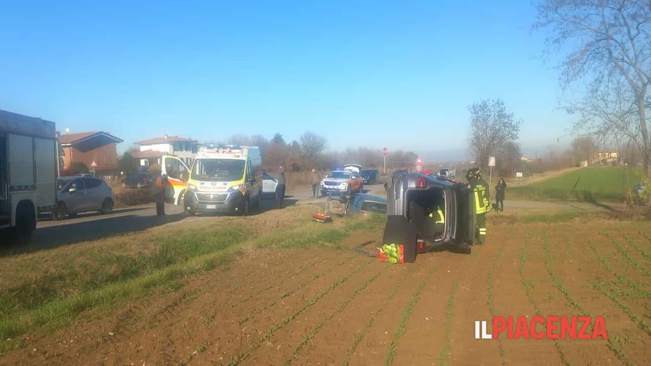 Frontale tra due auto ad Ancarano di Rivergaro, tre feriti