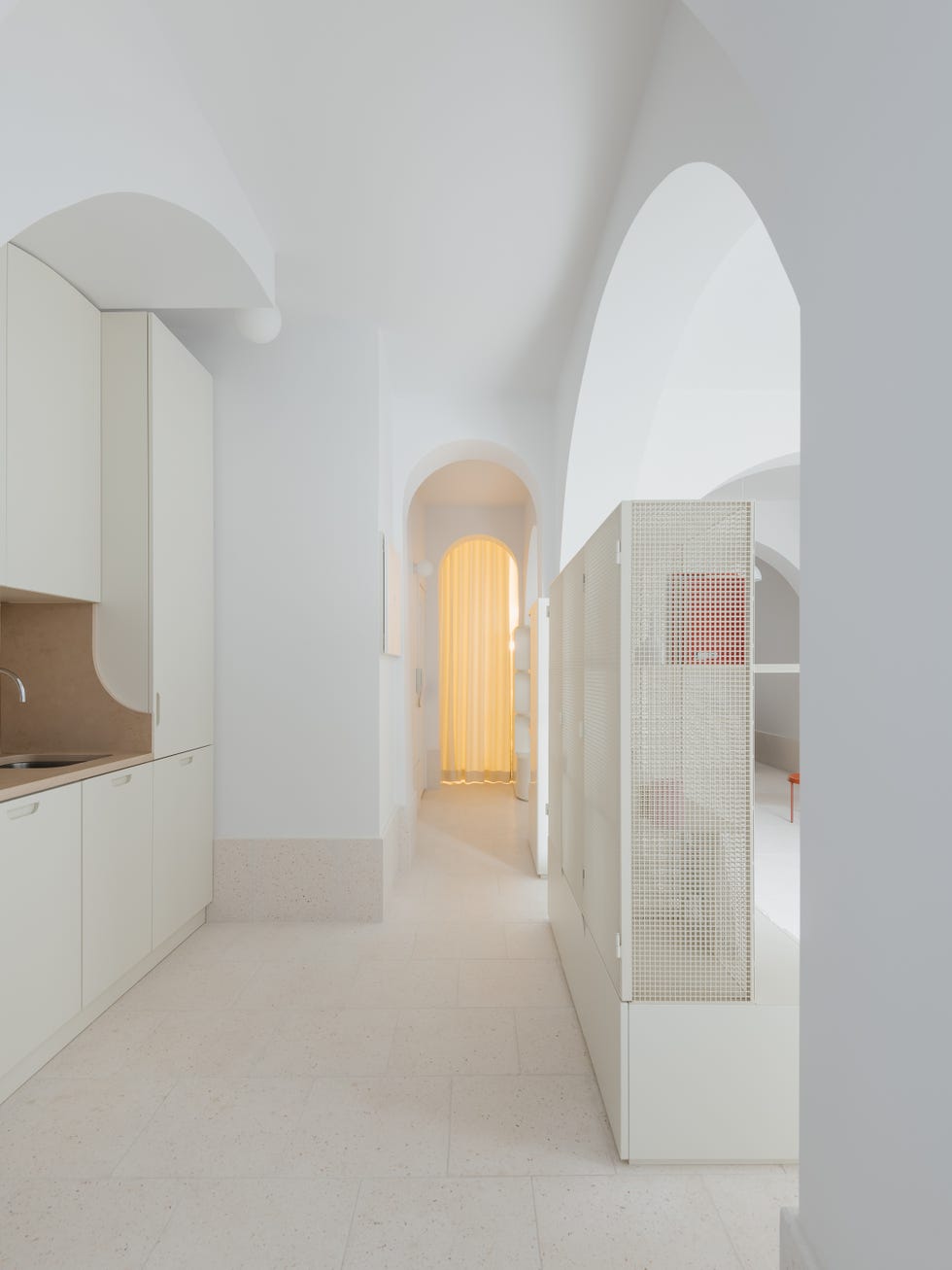 64 metros blancos arcos curvas detalles color reforma integral asa semisotano de lisboa