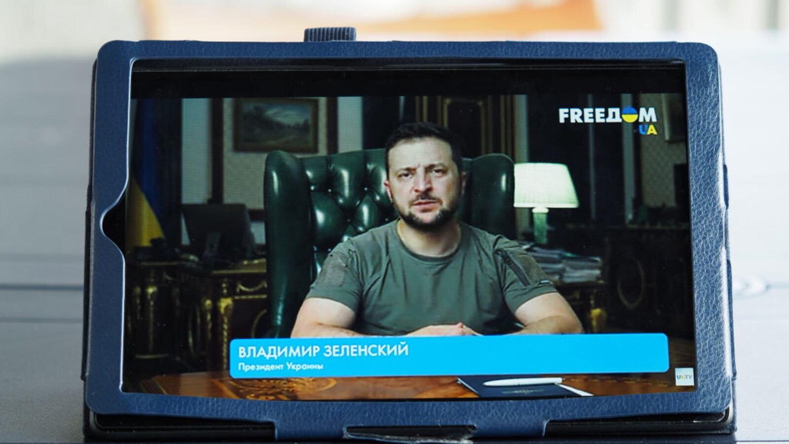 Sulla tv ucraina torna Ballando con le stelle. Dove vinse Zelensky ora danzano i veterani