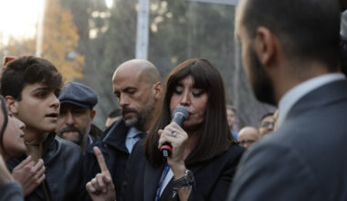 Manifesti contro l’elezione di José Antonio Kast a Santiago del Cile foto Natacha Pisarenko/Ap