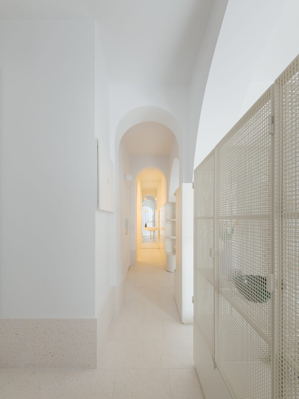 64 metros blancos arcos curvas detalles color reforma integral asa semisotano de lisboa