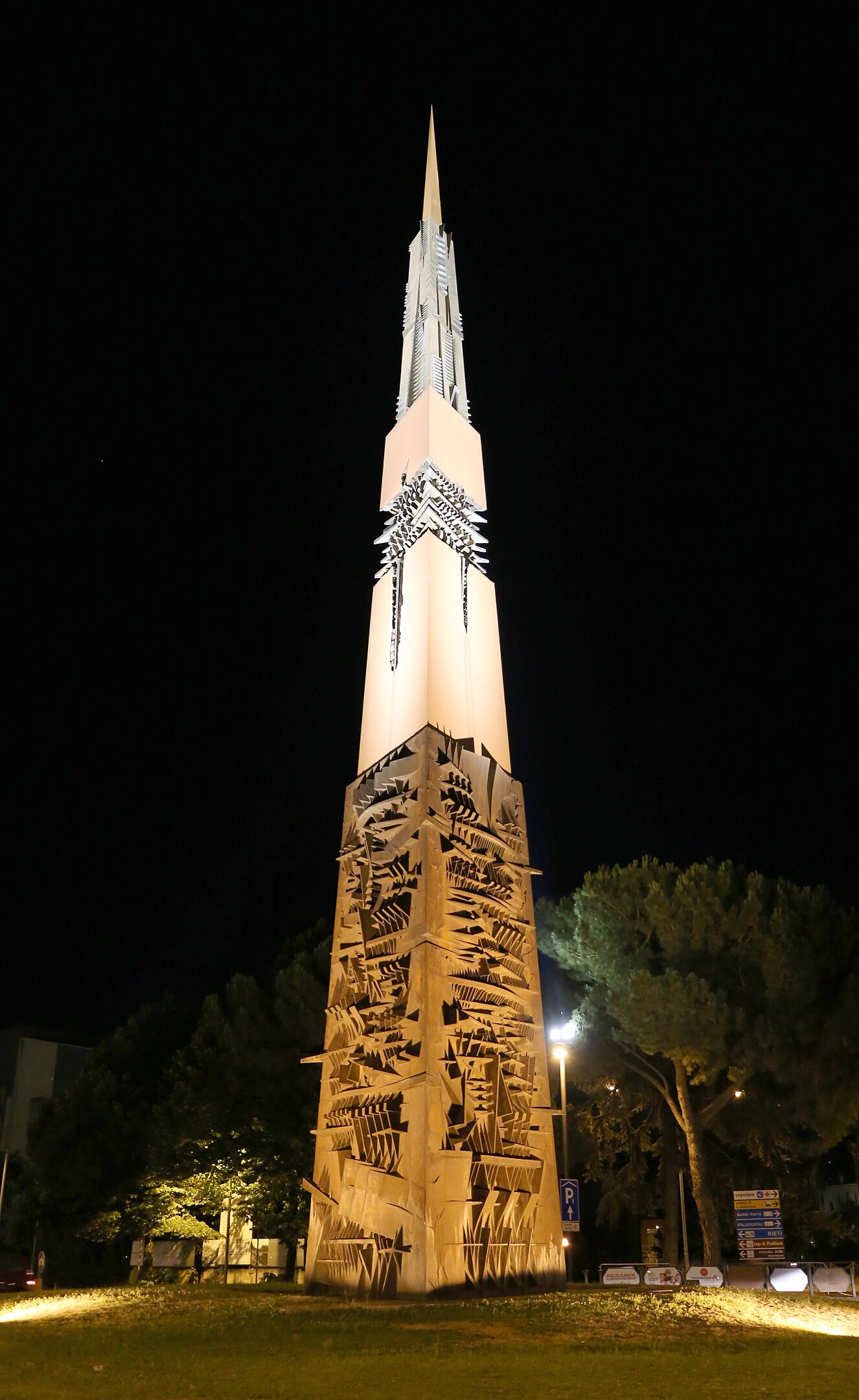 Arnaldo Pomodoro lancia luce