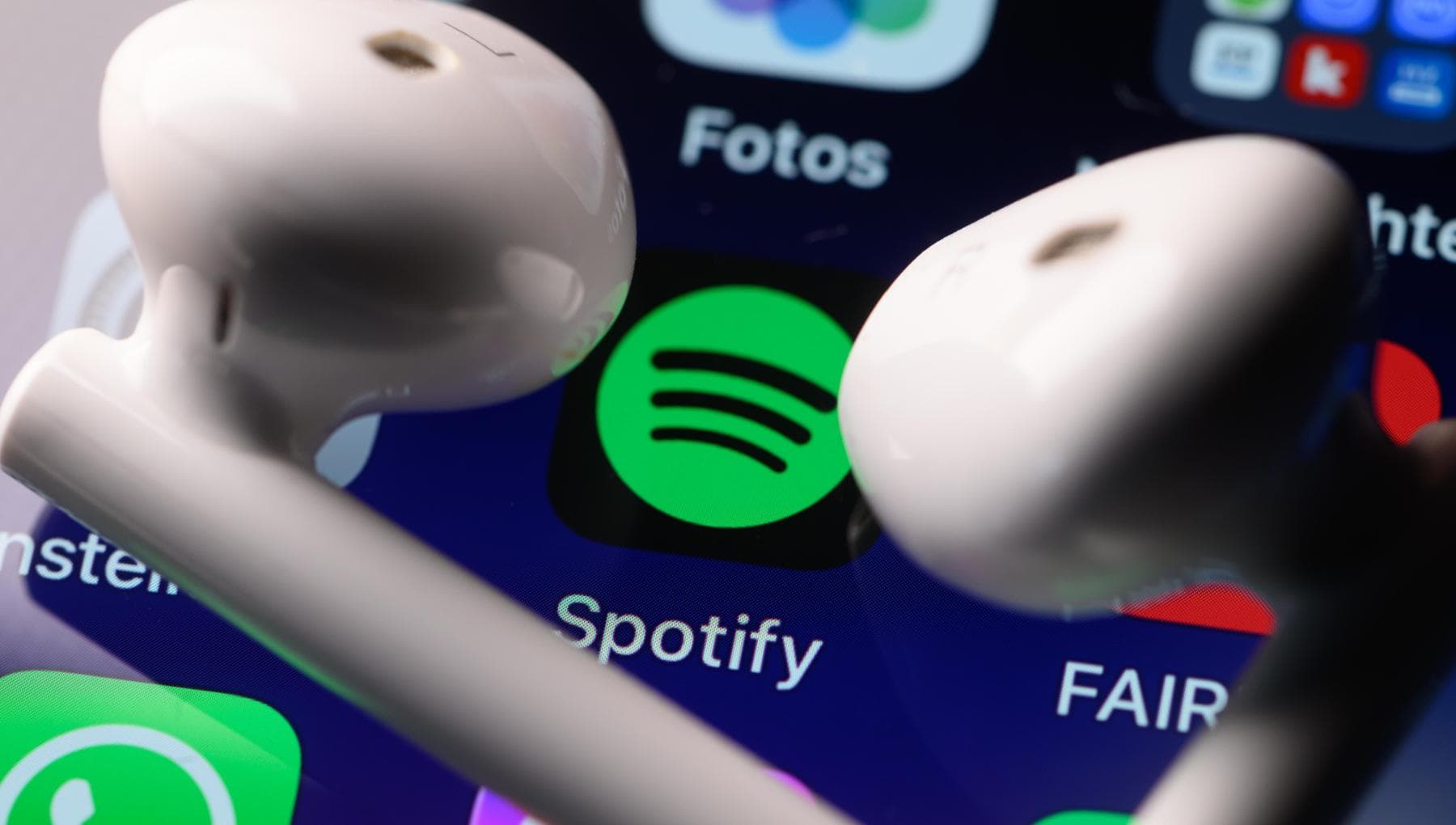 Un gruppo di attivisti ha rubato tutta la musica di Spotify e l’ha messa online