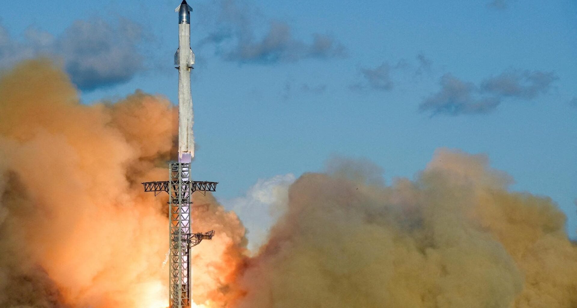 Il derby galattico Musk-Bezos la rivalità sale in orbita - la Repubblica