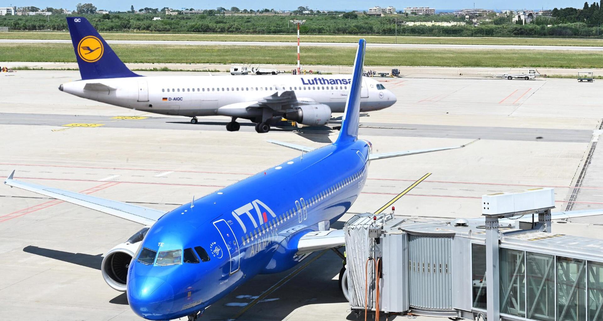 Caro voli a Natale, prezzi alle stelle: le storie dei torinesi