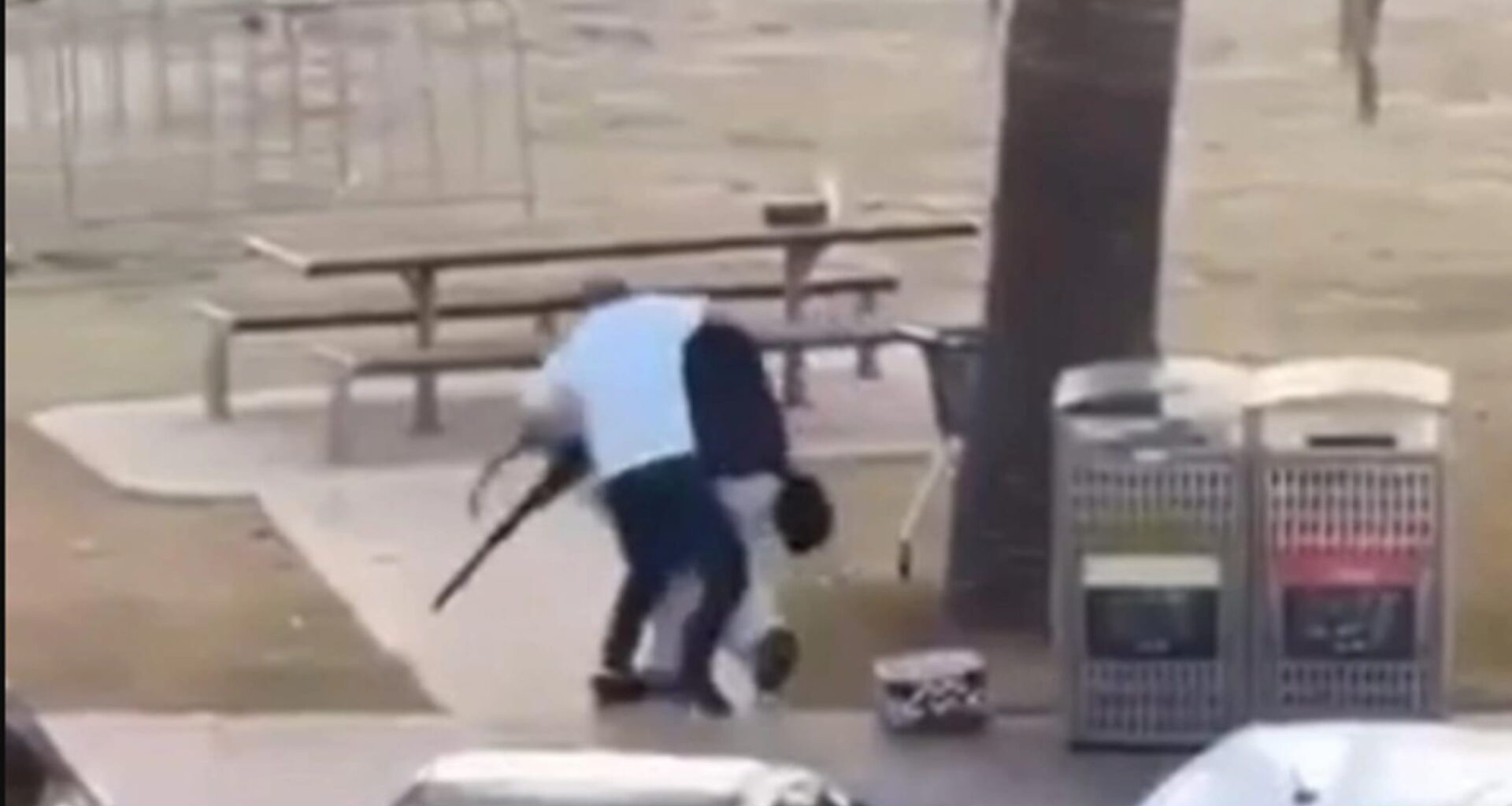 Sydney, l’eroe di Bondi Beach: il fruttivendolo arabo al Ahmed ha fermato un attentatore antisemita - la Repubblica