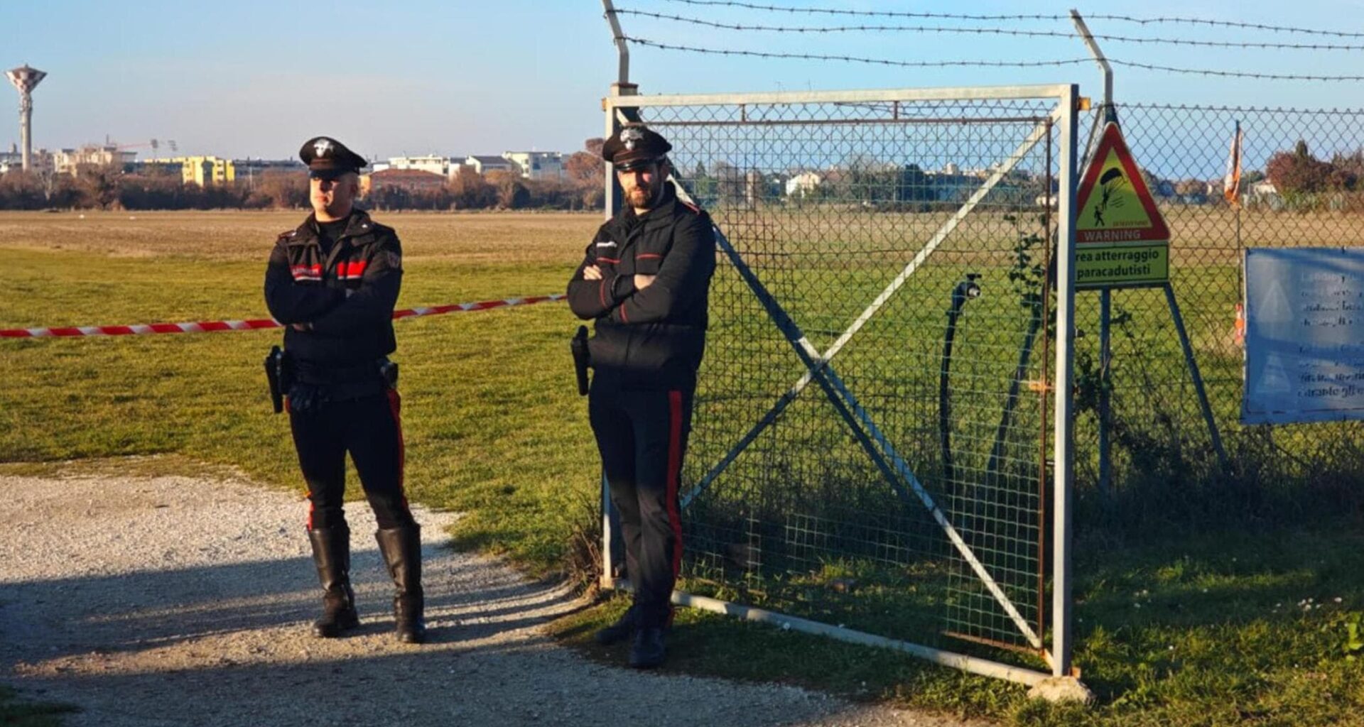 Fano, paracadute si intrecciano durante il lancio: due morti - la Repubblica