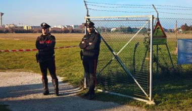 Fano, paracadute si intrecciano durante il lancio: due morti - la Repubblica