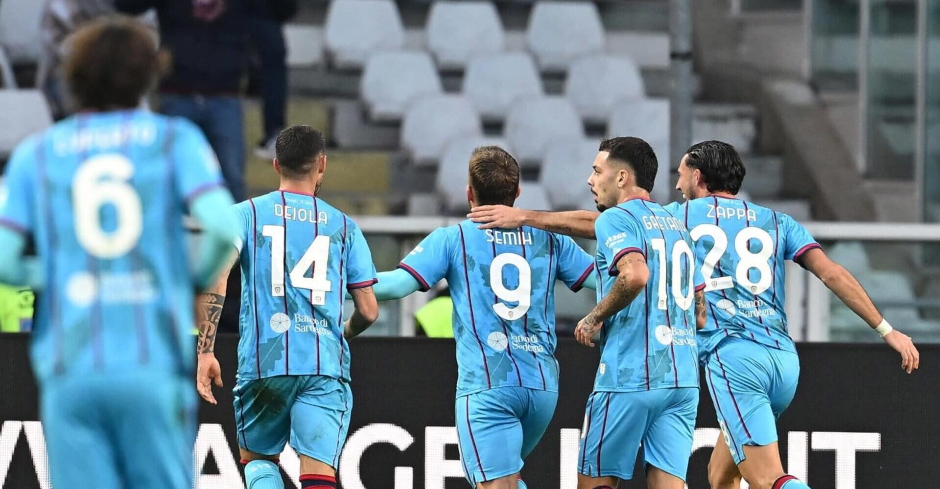 Gol pazzesco di Kilicsoy, i compagni del Cagliari non ci credono: “Sei pazzo…”