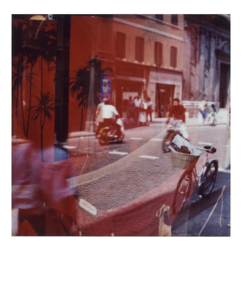 Roma, 1979 8x8 cm Courtesy Thomas Dane Gallery, Londra e Napoli