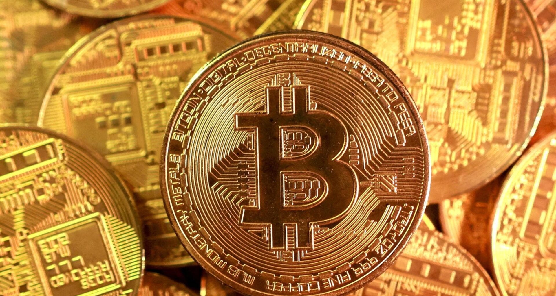 Le Borse di oggi, 2 dicembre. Bitcoin: recupera terreno (+6,8%) e torna sopra i 90.000 dollari