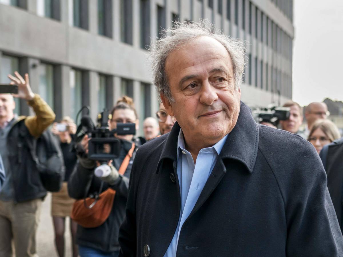 La versione di Platini: "Vi spiego io perché Elkann non vende la Juve"