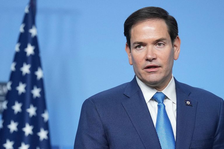 Il Segretario di Stato americano Marco Rubio tiene una dichiarazione congiunta con il Segretario generale della NATO durante una riunione dei Ministri degli Affari Esteri della NATO presso la sede della NATO a Bruxelles il 3 aprile 2025