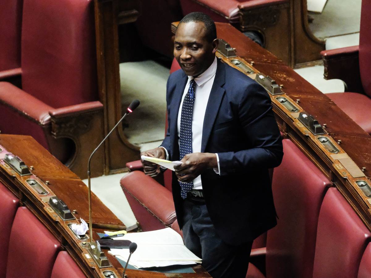 La svolta di Soumahoro: "Sono pronto a candidarmi con le forze del Tricolore"