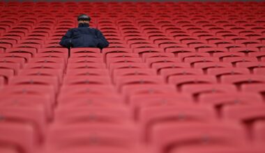 Comprereste dei posti in uno stadio che non è stato ancora finito?