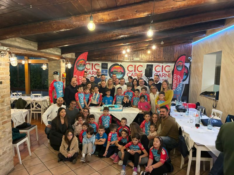 LA FAMIGLIA DONATI E L'ABRUZZO CYCLING TEAM FESTEGGIANO IL SECONDO ANNO DI ATTIVITÀ