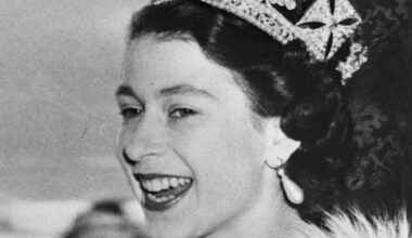 Reali, guerre e dive. Così Cecil Beaton immortalò l'effimero