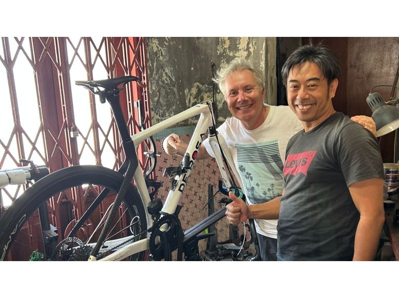 SORPRESA IN MALESIA. IL BARISTA APPASSIONATO DEL GIRO, BERTOLOTTI E LA DE ROSA DI POZZOVIVO