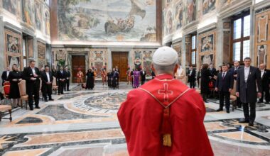 Il Papa: la Santa Sede non rimarrà in silenzio di fronte a ingiustizie e violazioni umane