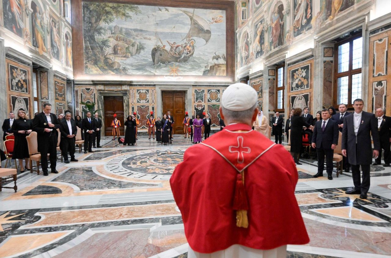 Il Papa: la Santa Sede non rimarrà in silenzio di fronte a ingiustizie e violazioni umane