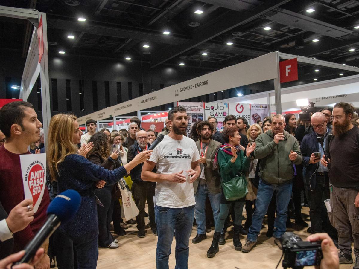 Il delirio dell'assistente di Ilaria Salis: "Voi del Giornale difendete i veri antisemiti"