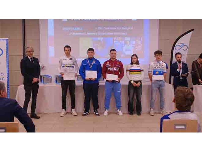 IL CICLISMO PIEMONTESE FESTEGGIA IN LANGA UN 2025 DAVVERO DOC. GALLERY