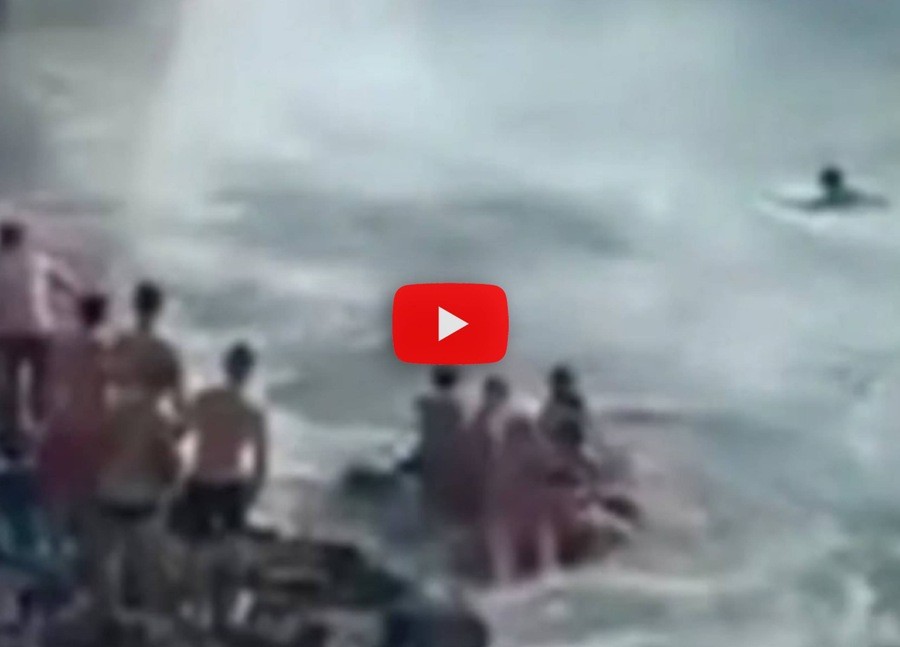 Tenerife, l'onda travolge i turisti nella 'piscina della morte', il Video