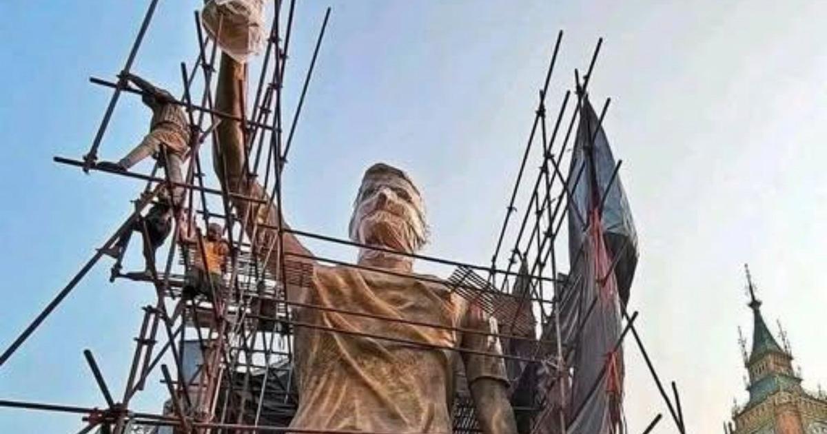 Calcutta, statua di 21 metri in onore di Messi