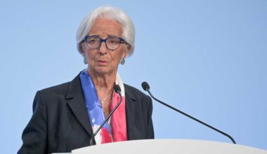 Trattati «smontati» per i soldi a Zelensky, non se servono per sanità e pensioni - La Verità