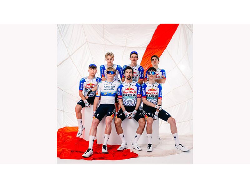 RED BULL BORA HANSGROHE E SPECIALIZED PRONTE A VOLARE CON UN LOOK ISPIRATO AL MONDO DELL'AVIAZIONE. GALLERY