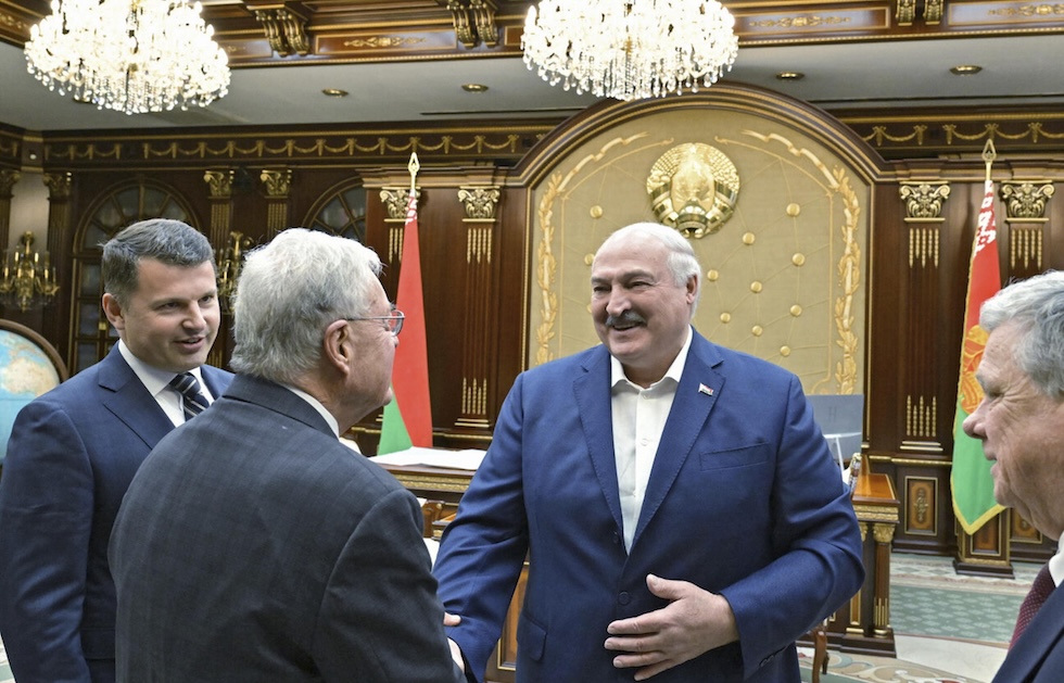 Aleksandr Lukashenko incontra l'inviato statunitense Keith Kellogg, a Minsk lo scorso 21 giugno