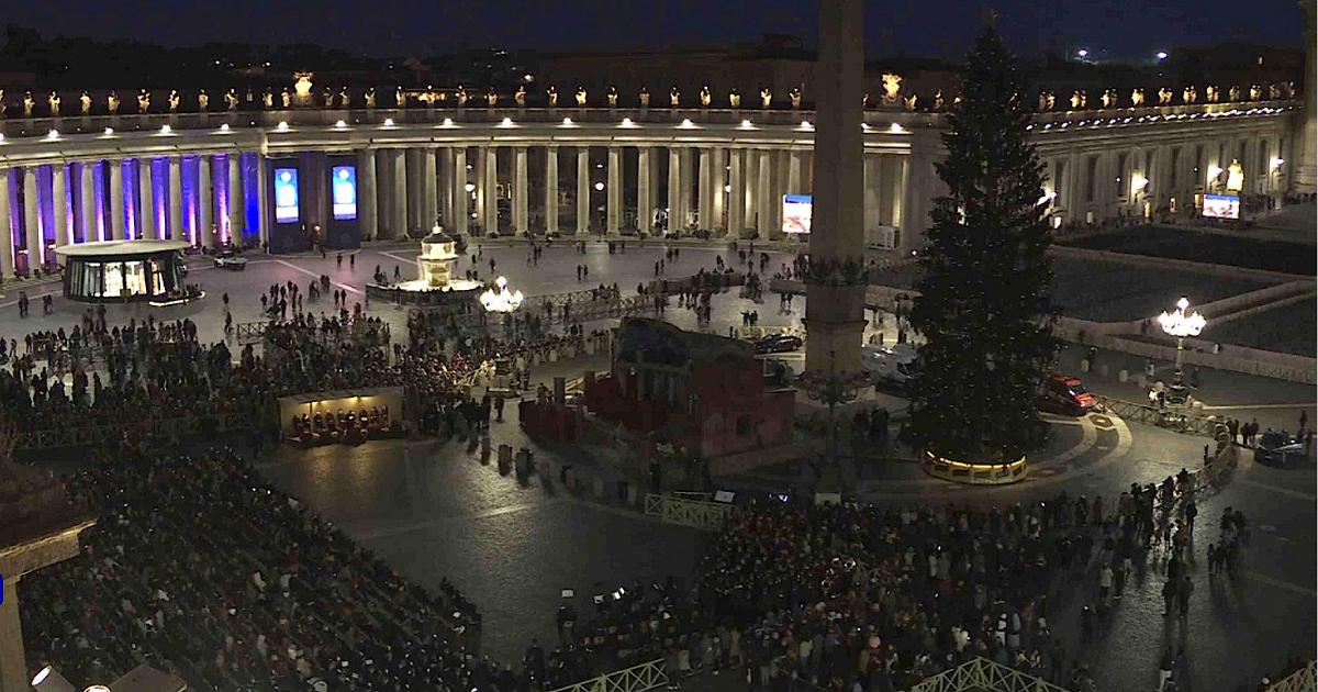Piazza San Pietro con albero di Natale, Roma
