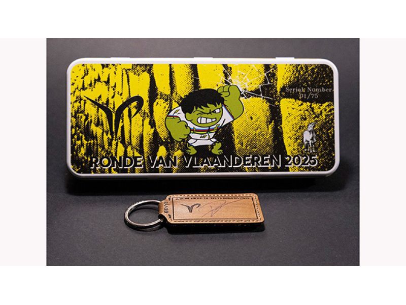 TADEJ POGACAR FOUNDATION. UN PORTACHIAVI ESCLUSIVO PER CELEBRARE L'IMPRESA AL FIANDRE E AIUTARE I BAMBINI