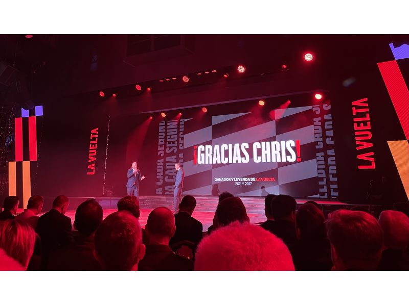 LA VUELTA OMAGGIA FROOME CHE PERÒ RIMANDA (PER IL MOMENTO) IL RITIRO