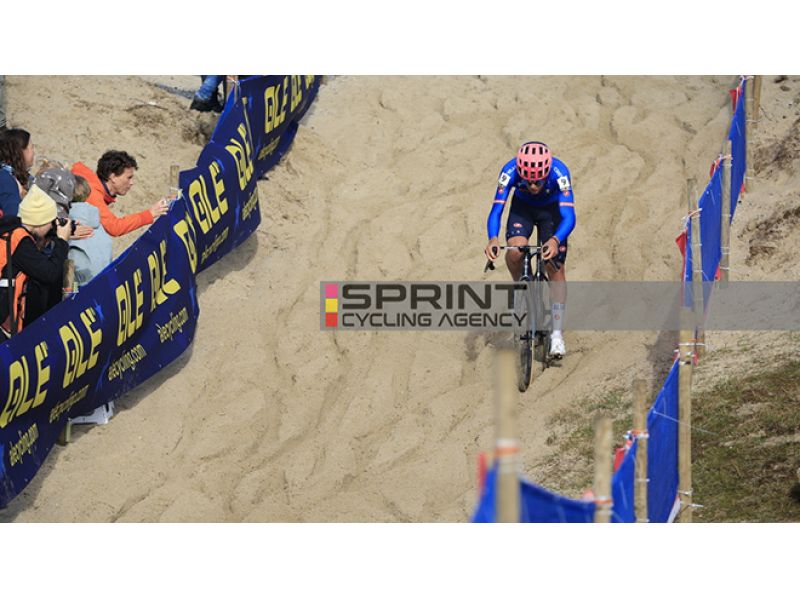 RADIOCORSA. STASERA ALLE 19 SI PARLA DI CICLOCROSS E DI CAMPIONI DEL PEDALE IN RITIRO