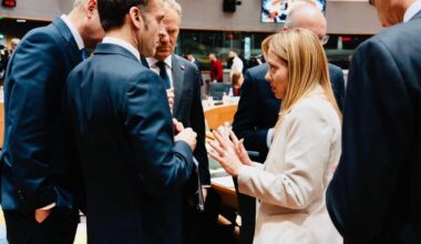 Cade un tabù: debito per armi