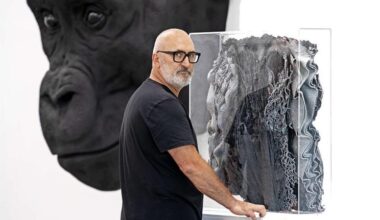 Stefano Bombardieri esplora i confini del tempo: opere inedite nella personale «Non adesso»