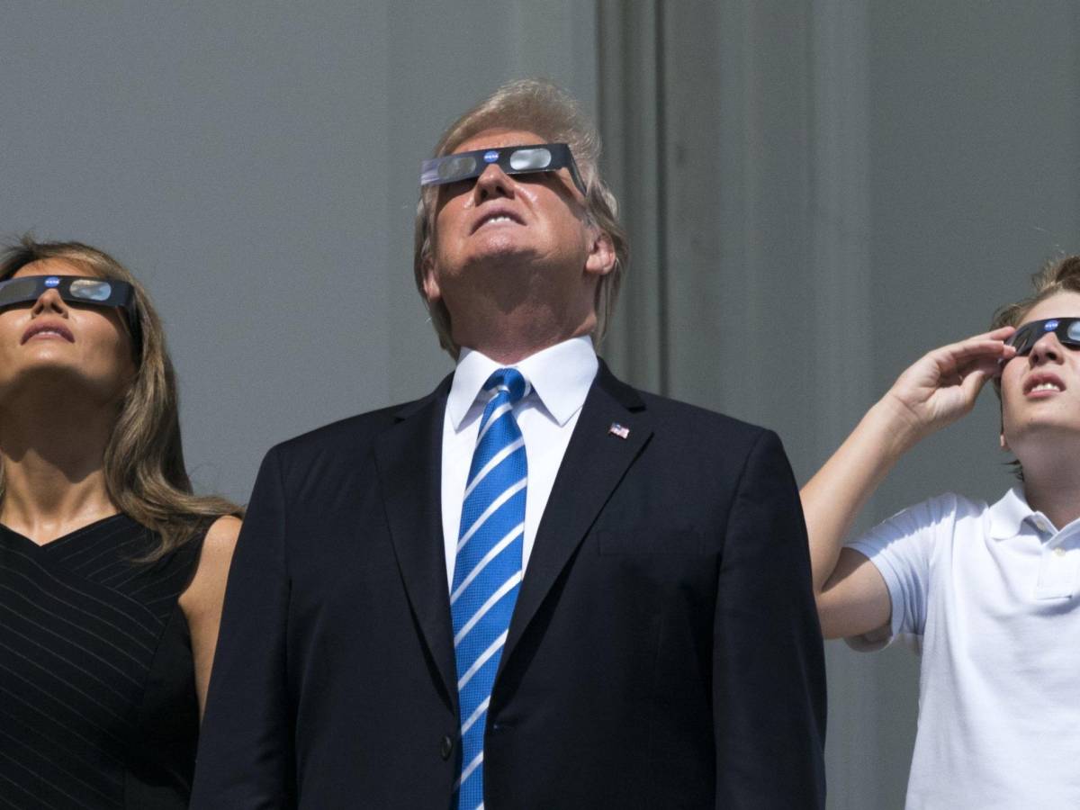 Trump vuole riportare gli Usa sulla Luna: "Affermiamo la leadership americana nello spazio"