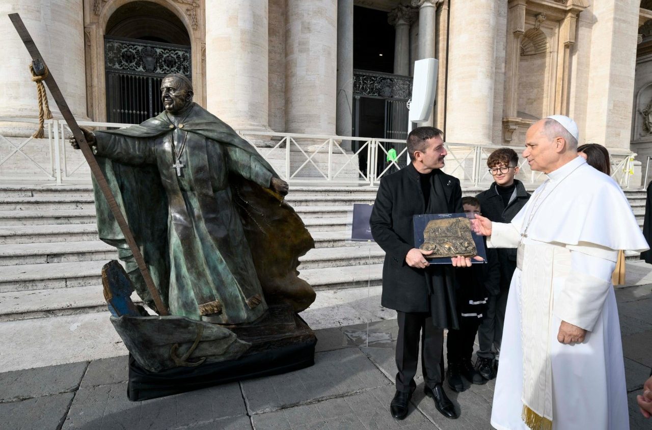 Da Leone XIV gli artisti e i loro simboli di fratellanza