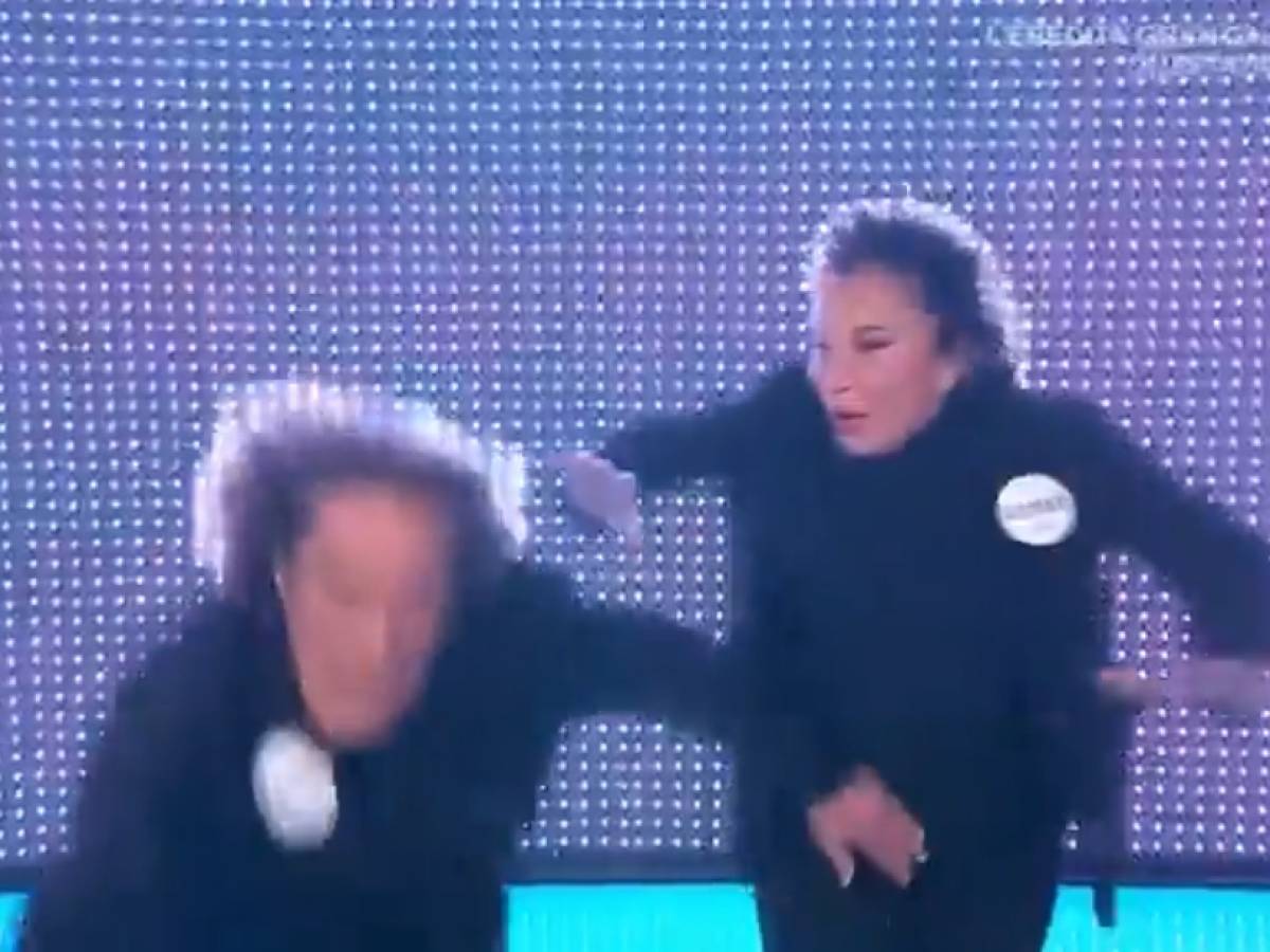 Domenica In, i Ricchi e Poveri entrano in studio e cadono insieme: l'intervista col ghiaccio