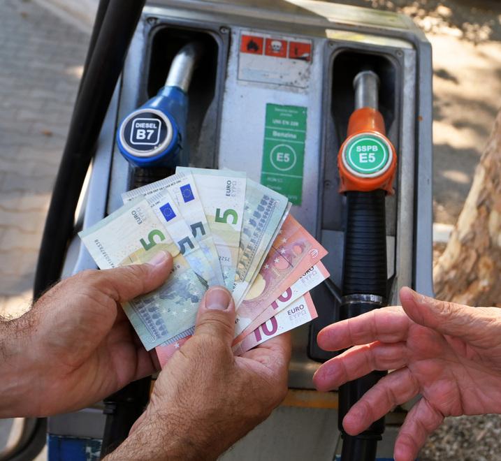 Dall'Rc auto al gasolio: rincari in vista da gennaio 2026