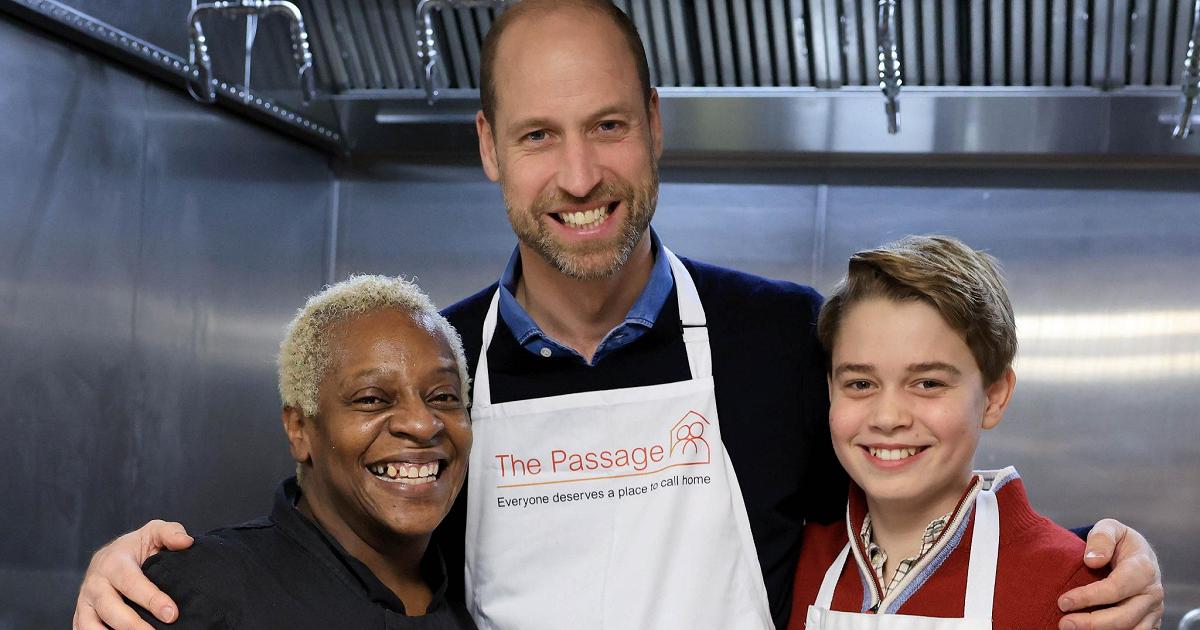 il principe William serve pasti ai bisognosi insieme al figlio George