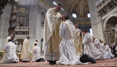 Leone XIV ai sacerdoti: nessun pastore è solo, rinnovare l'impegno formativo